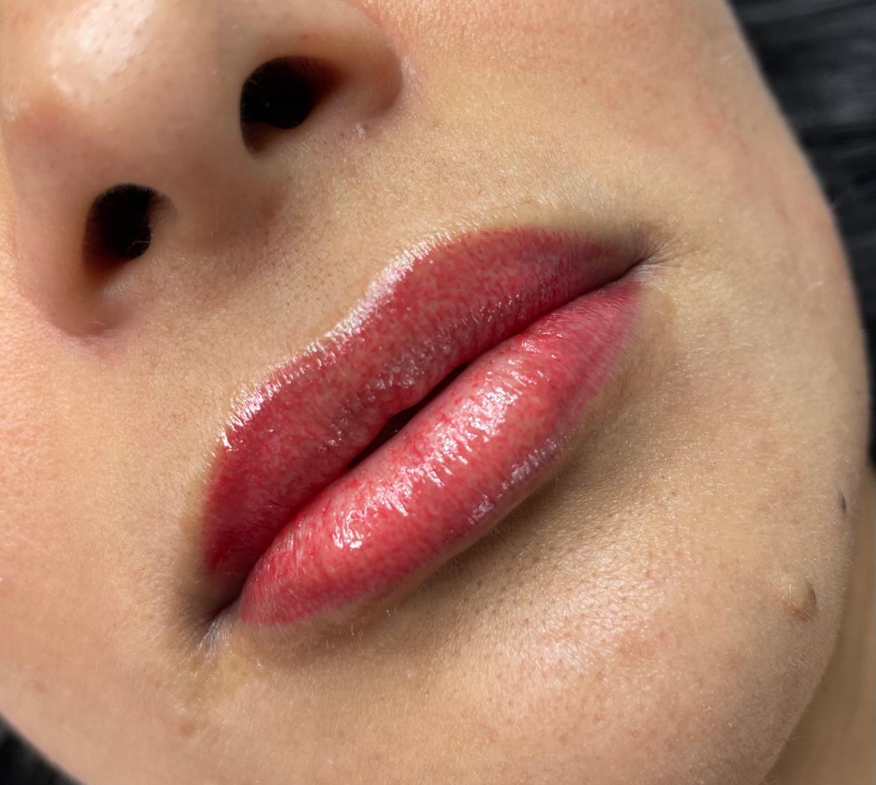 Micropigmentação labial no Tatuapé, cor uniforme e acabamento natural em São Paulo